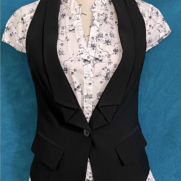 White Cotton formal shirt with floral pattern. - Picture 6 of 6